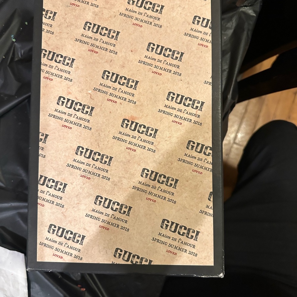 Gucci Logo Print Paper
